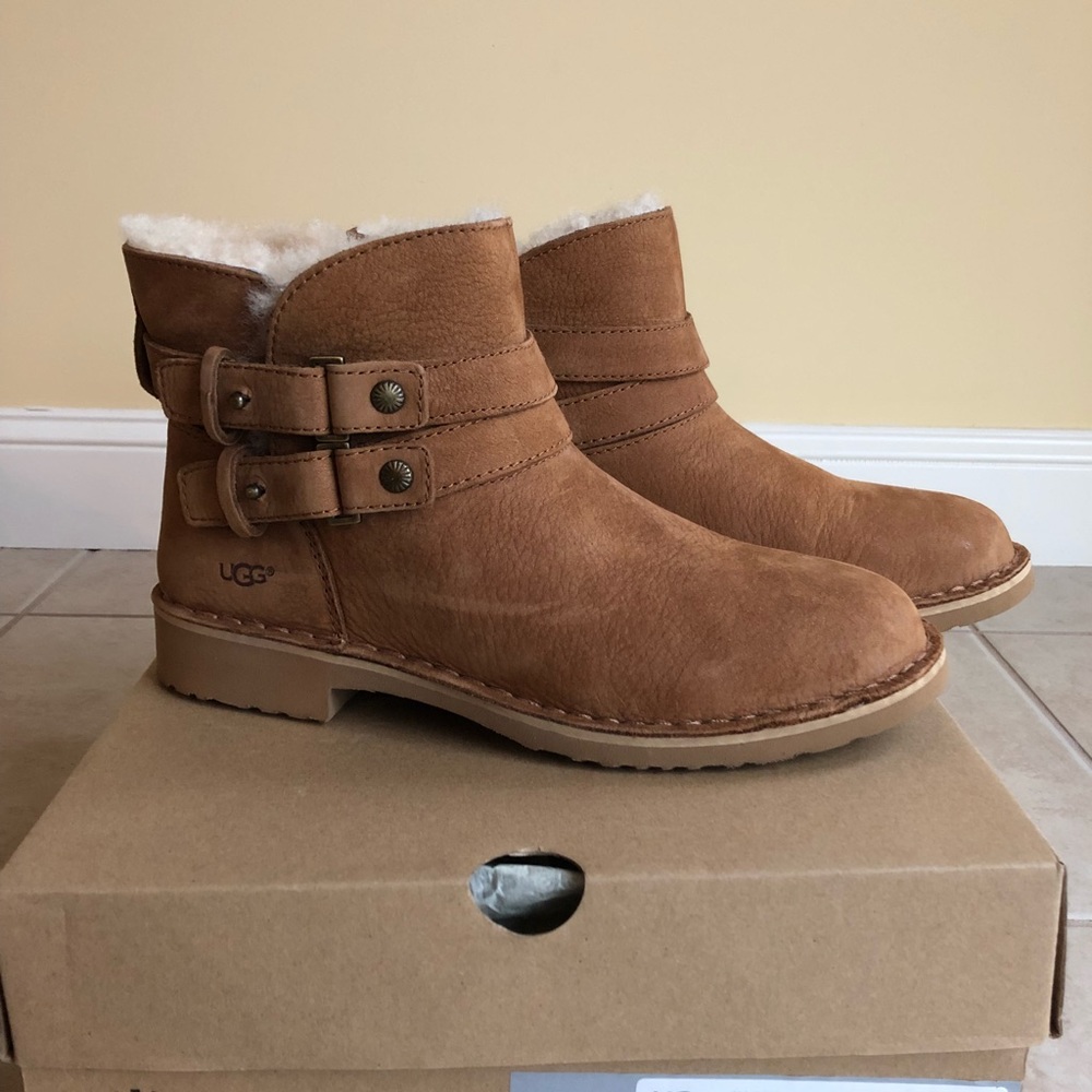 Women’s Ugg Aliso boot 7.5 chestnut NEW in box